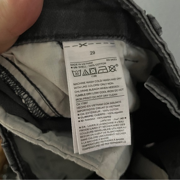 Old Navy Faded Black Charcoal Chino Shorts Men’s Size 29” - Picture 4 of 4